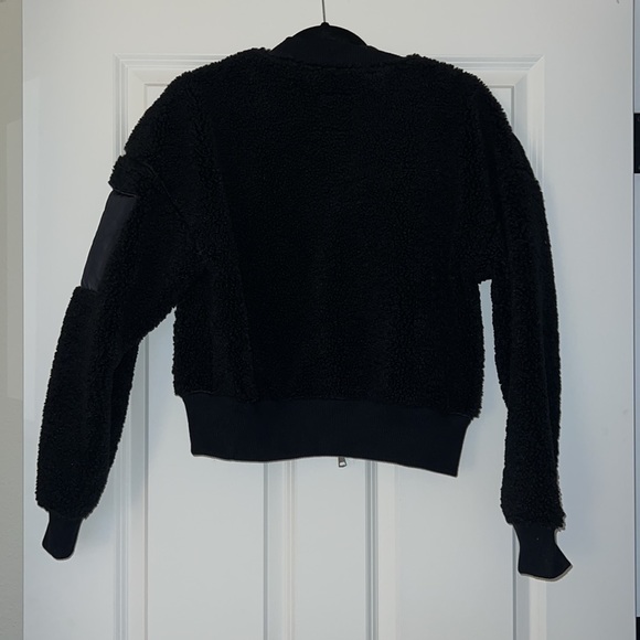 Abercrombie Women’s Sherpa Bomber - NWT (sold out online) - Picture 8 of 8